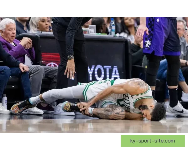 绿军双核布朗塔图姆对话曝光 定下全队沟通基调